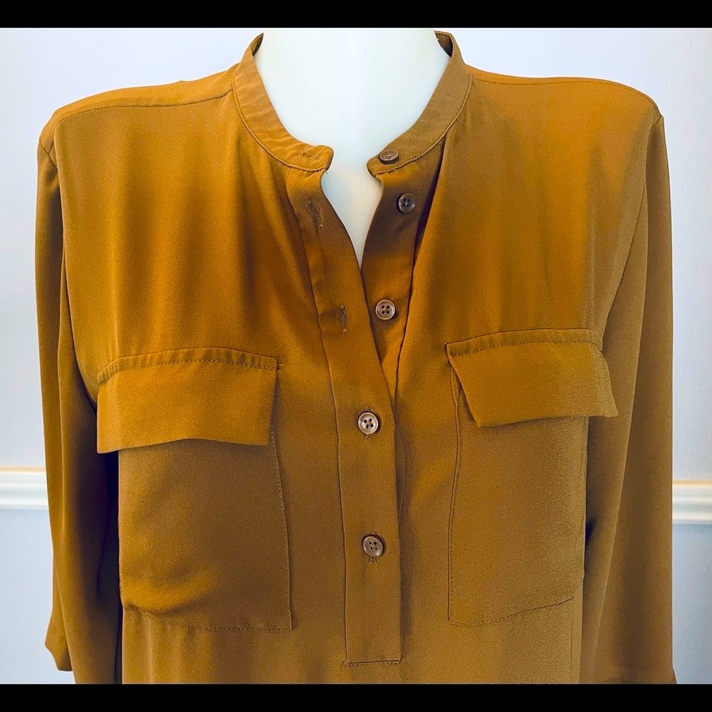 Ann Taylor lovely women blouse. Size Medium. Excellent condition!